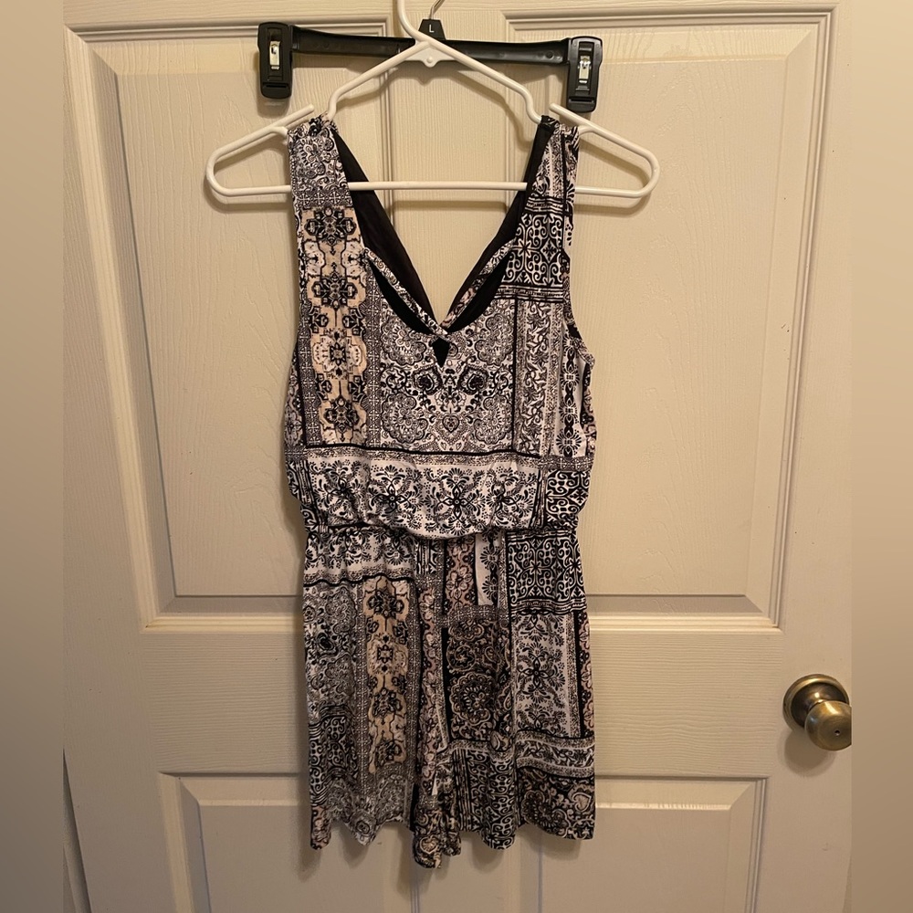 Patterned Romper - Picture 1 of 2